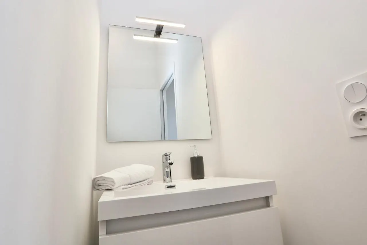 Napoleon Gare 6 T2 1Er Etage Bylocly Apartment Pontivy 0*,  France